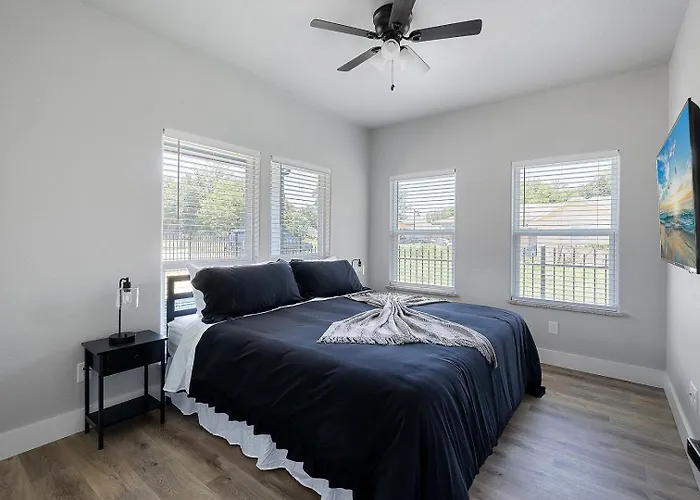 Stockyards Downtown Worth Dickies Arena Tcu Sleeps 16